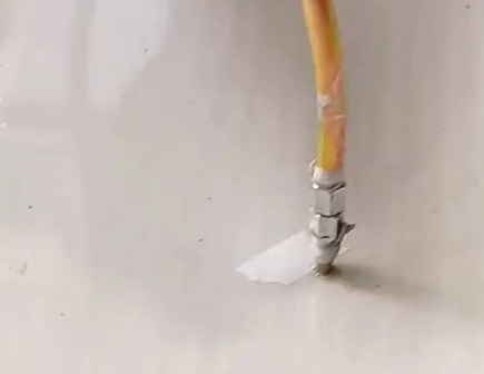 大悟瓷砖空鼓维修公司专业解答在瓷砖铺贴过程中，如果使用的砂料过粗（如全部使用了粗砂），可能会导致以下问题